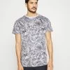 Indicode Jeans Palme - T-Shirts Med Print - Offwhite 2 Indicode Jeans Palme - T-Shirts Med Print - Offwhite -Indicode Jeans Salgsbutikk 3489575b917c4c449d2129e23524ad51