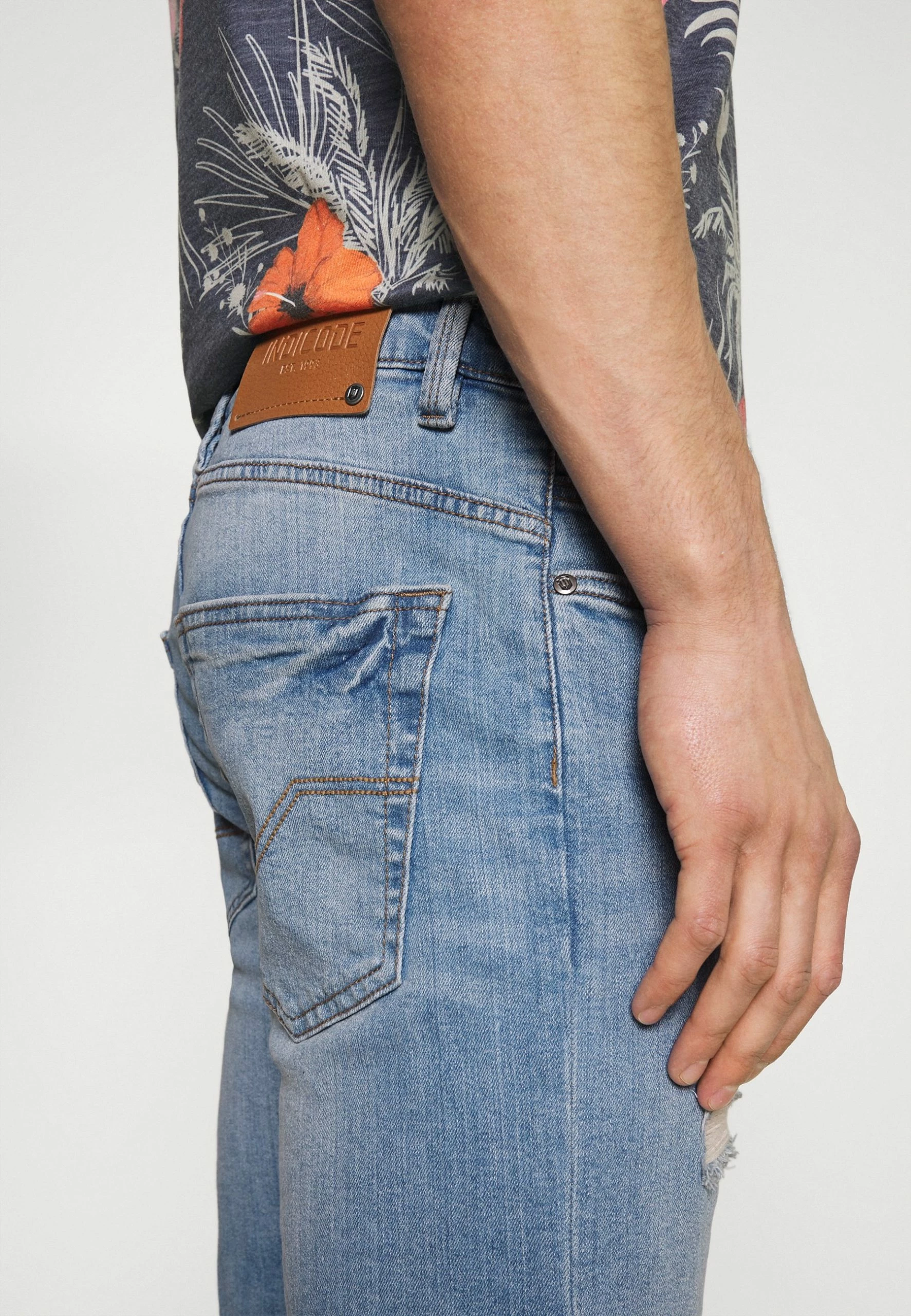 Indicode Jeans Kaden Holes - Jeansshorts - Blue Wash 7 Indicode Jeans Kaden Holes - Jeansshorts - Blue Wash - Bilde 5