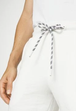 Indicode Jeans Brennan - Shorts - Off-White -Indicode Jeans Salgsbutikk f45f6ee10a4a494d93e914894fc29b71